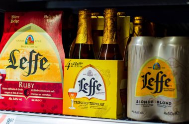 Vianden, Lüksemburg - 27 Temmuz 2019: Mağazada satılık Leffe birası