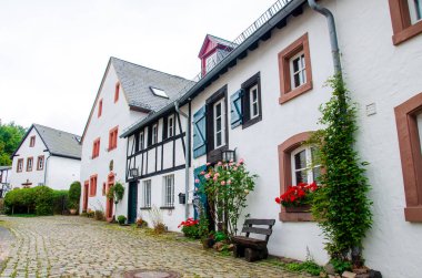 Eifel bölgesinde Orta Çağ köyü Kronenburg, Almanya