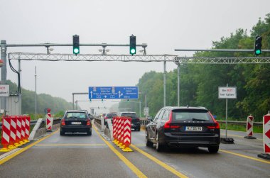 Leverkusen, Almanya - 28 Temmuz 2019: Alman karayolu trafiği 