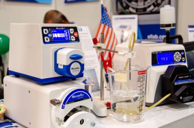 Kiev, Ukrayna - 18 Eylül 2019: Masterflex bilimsel araç. Cole-Parmer, Vernon Hills, Illinois merkezli özel bir bilimsel ve endüstriyel enstrüman dağıtıcısıdır..