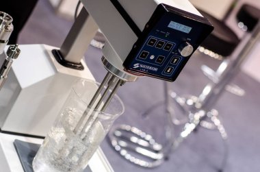 Kiev, Ukrayna - 18 Eylül 2019: Silverson L5m-A tüm laboratuvar çalışmaları, araştırma ve geliştirme, Qa analizi ve tüm sektörlerde küçük ölçekli üretim için idealdir