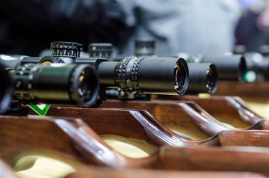 Mağazada satılık teleskopik görüntü.