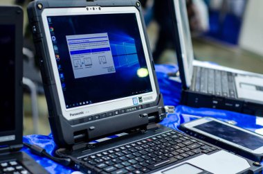 Kyiv, Ukrayna - 09 Ekim 2019: Panasonic Toughbook mağazada satılık