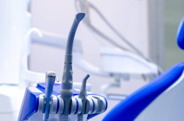 Dişçinin ofisi, dişçi tıbbi aletleri. Dişçi araçları.