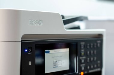 Kyiv, Ukrayna - 28 Eylül 2019: Epson logosunun yakın çekimi