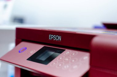 Kyiv, Ukrayna - 28 Eylül 2019: Epson logosunun yakın çekimi