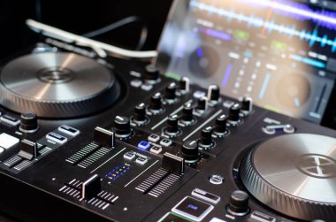 Kyiv, Ukrayna - 28 Eylül 2019: Doğal Aletler Traktor Kontrolü