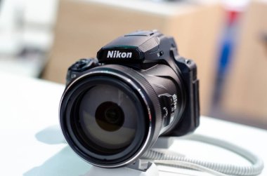 Kyiv, Ukrayna - 28 Eylül 2019: Nikon Coolpix P1000