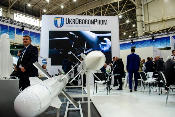 Kyjev, Ukrajina - 09. října 2019: Ukroboronprom (Ukrajinský obranný průmysl) Výstavní stánek. Mezinárodní specializovaná výstava Zbraně a bezpečnost '2019 — Stock fotografie