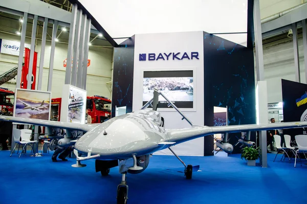 Kyiv, ukraine - 09. Oktober 2019: bayraktar Ausstellungsstand. Das taktische System Bayraktar ist ein Überwachungs- und Aufklärungsflugzeug, das ursprünglich für die türkischen Streitkräfte entwickelt wurde. — Stockfoto
