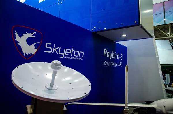 Kiev, Ukraine - 09 octobre 2019 : Skyeton Exposition Stand. Aviation Production Company Skyeton a été fondée par un groupe d'ingénieurs et de pilotes en 2006 . — Photo