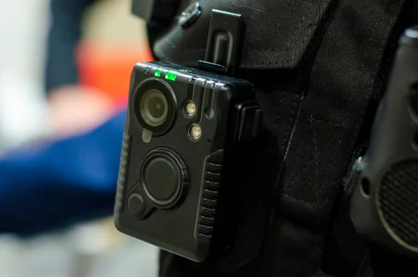 Close-up da câmera do corpo da polícia — Fotografia de Stock