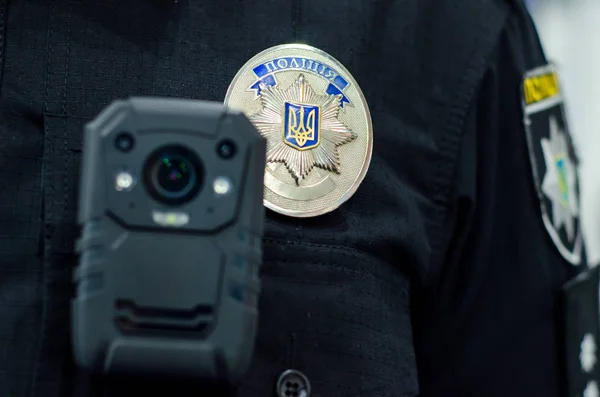 Київ, Україна - 9 жовтня 2019: Закриття значка Поліції України — стокове фото
