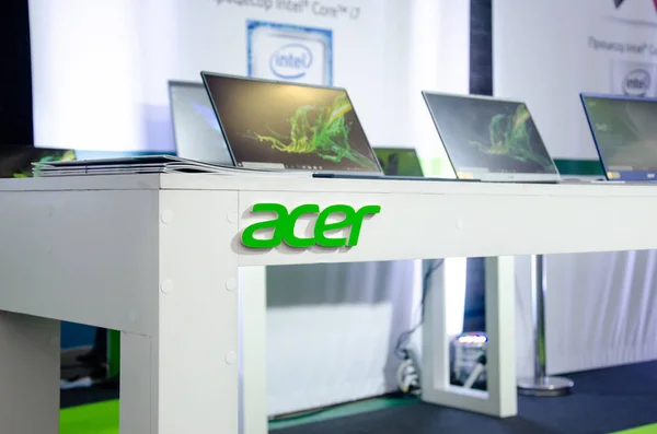 Kiev, Oekraïne - 28 september 2019: Notebook Acer te koop. Expositiestand voor acerontwerp. — Stockfoto