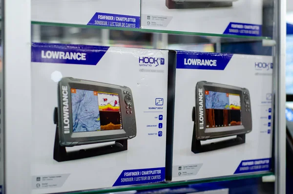 Kyiv, Ukrayna - 25 Eylül 2019: Lowrance Echo sounder.
