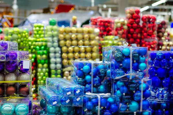 Juguetes de Navidad en venta en la tienda . — Foto de Stock