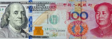 Bir banknot konseptinde Amerikan Doları Çin Yuan 'ına karşı.