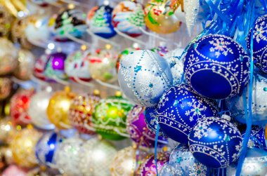 Noel ağacında Noel oyuncakları.