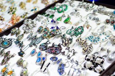 Bijouterie kuyumcuda satılık..