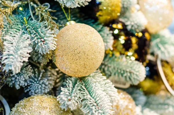Noel Ağacında Noel Oyuncakları — Stok fotoğraf