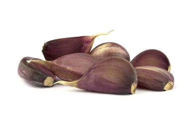 İzole sarımsak. Diş sarımsak izole üzerinde beyaz arka plan