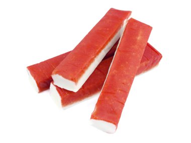 Yengeç çubukları grubu beyaz arkaplanda izole edildi