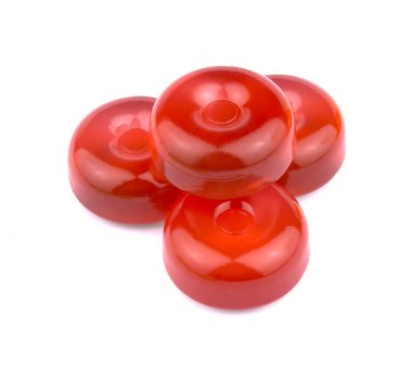 Renkli meyve sert şeker şeker, haşlanmış şeker veya şeker erik beyaz arka plan kesme izole yığını