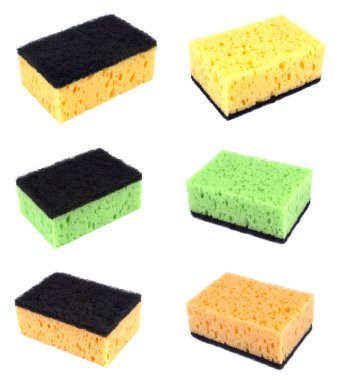 Beyaz bir arka plan üzerinde izole mutfak süngerler