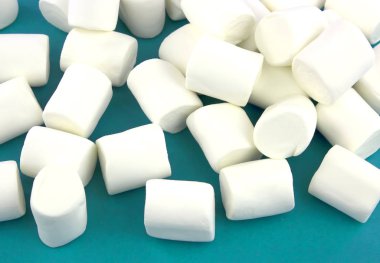 Mavi arka planda mini şekerlemeler. wh geometrik desen