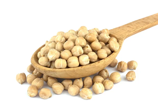 Pequeña cuchara de madera con garbanzos vista aislada sobre fondo blanco —  Fotos de Stock