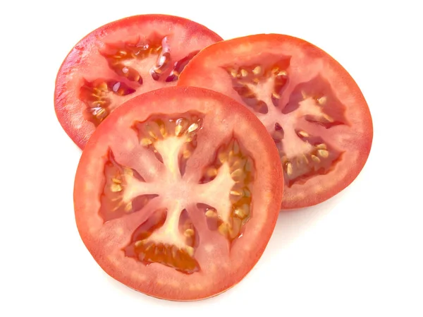 Beyaz arka plan üzerinde izole domates dilimleri — Stok fotoğraf
