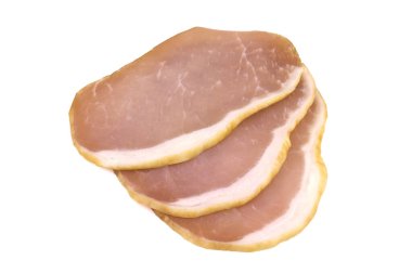 Beyaz arka planda dilimlenmiş jambon. Taze jambon..