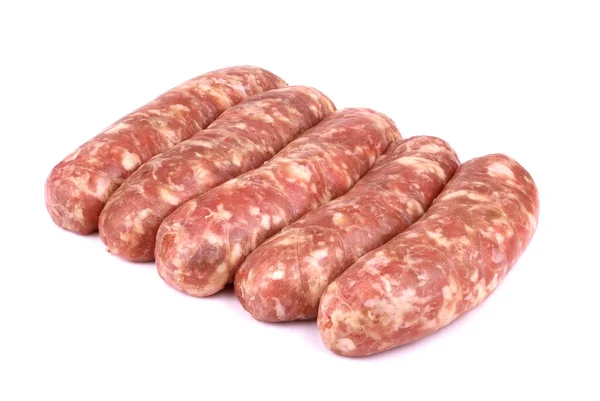 Beyaz zemin üzerinde çiğ domuz sosisi izole.