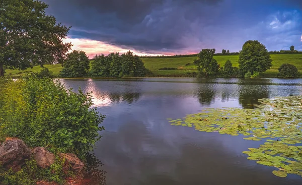 Lago Com Árvores Pôr Sol França — Fotografia de Stock