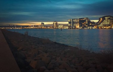 amsterdam kanalları üzerinden günbatımı