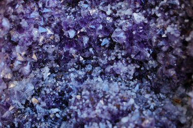 Valkenburg Hollanda bir mağazada sergilenen renkli taşlar