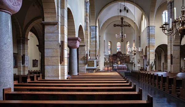 Wnętrze Kościoła Jest Pusta Świetle Dziennym Valkenburg Holandia — Zdjęcie stockowe