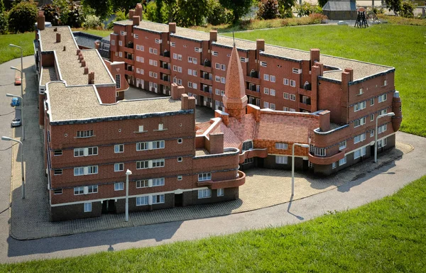 Pueblo en miniatura con casas y personas — Foto de Stock