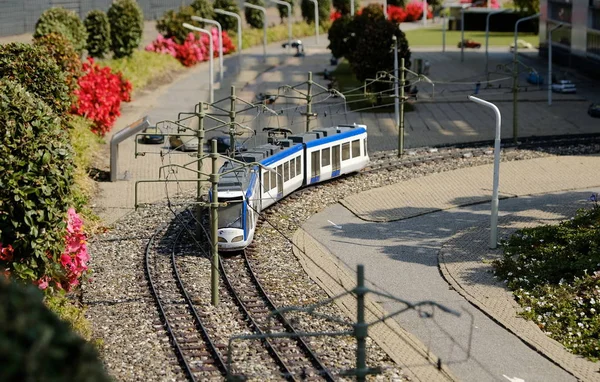 Miniatureisenbahn in ländlicher Landschaft — Stockfoto