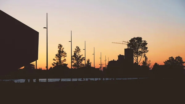 L'Eye Film Institute Paesi Bassi sulla riva settentrionale del fiume IJ al tramonto ad Amsterdam — Foto Stock