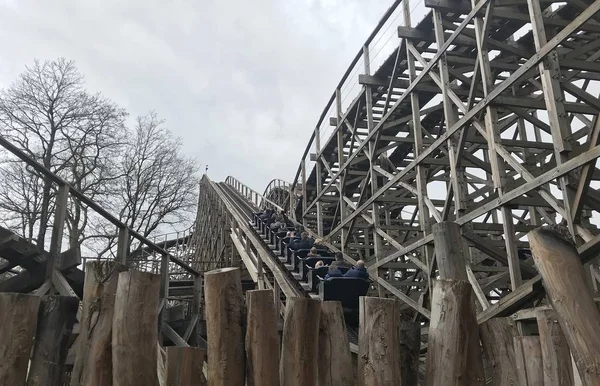 Wooden Rollercoaster track Joris and the dragon in Amusement park the efteling in holland, the biggest tourist attraction for tourists in the netherlands — Stock Photo, Image