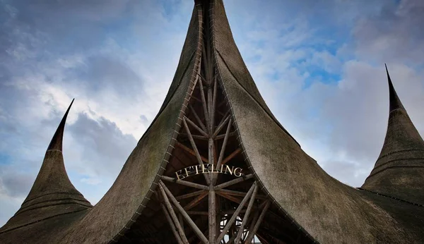 Вхідний дах і назва знаку голландської тематичний парк de Efteling Стокове Зображення