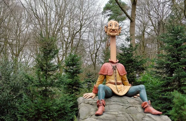 Efteling, Themepark v Nizozemí, pohádkový les, Dlouhokrční John atrakce — Stock fotografie