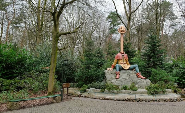 Efteling, Themepark в Нідерландах, казковий ліс, Longneck Джон тяжіння — стокове фото