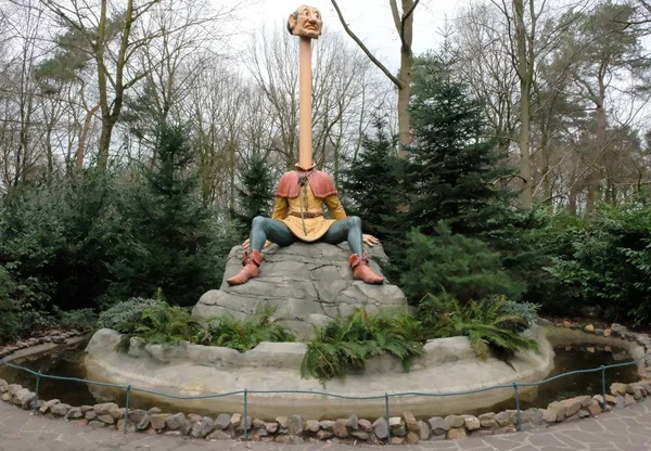 Efteling, Themepark w Holandii, Fairytale Forest, Longneck John atrakcją — Zdjęcie stockowe