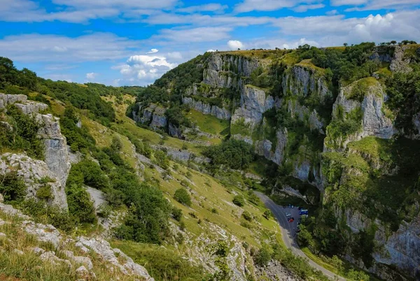 Klipporna Cheddar Gorge Från Hög Synpunkt Höga Kalkstensklippor Ravinen Mendip — Stockfoto