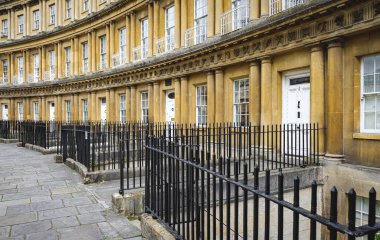 The Circus, Bath, İngiltere 'deki Gürcistan şehir evlerinin kıvrımlı terası