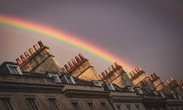 Sfondo Con Arcobaleno Sopra Gli Edifici Bath Nel Regno Unito — Foto Stock