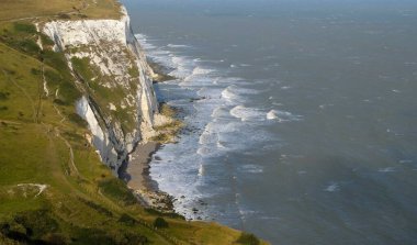 Beyaz sarp kayalıklar açık gökyüzü İngiltere Birleşik Krallığı