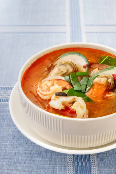 Baharatlı Deniz Mahsulleri Çorbası Veya Tom Yum Goong Geleneksel Gıda — Stok fotoğraf